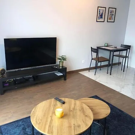 Microhome Promenady 호텔 *